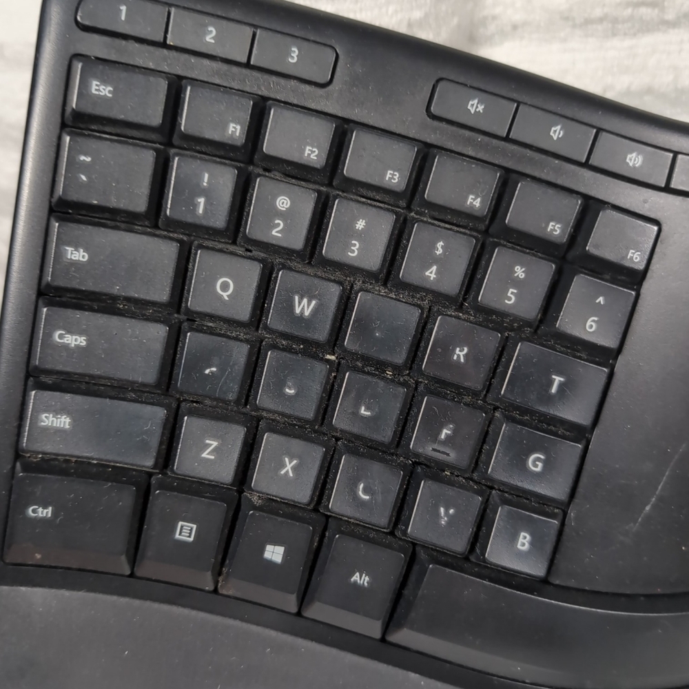 Microsoft Ergonomic Keyboard Black Model 1878 Wired USB 2.0 Tested & Works! - Picture 2 of 6